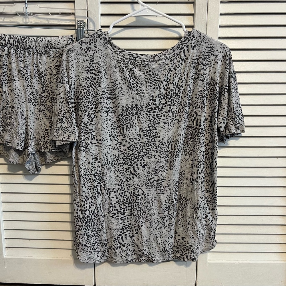 Express Pajama Set - Picture 2 of 6